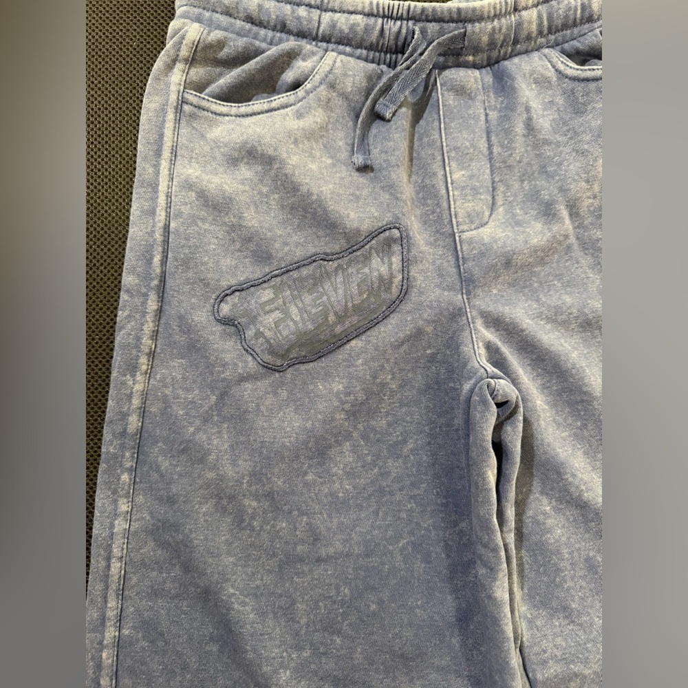 Netflix Stranger Things Gray Sweatpants NWOT - Picture 6 of 8